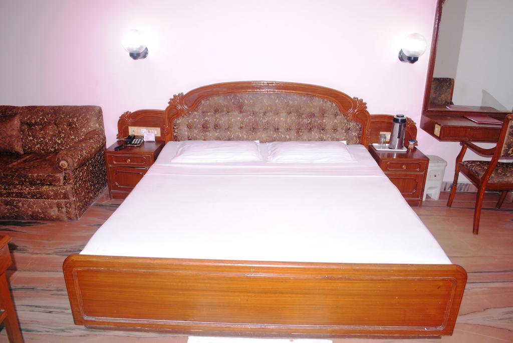 Hôtel Padma à Purî Extérieur photo